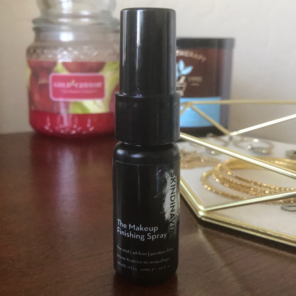 🌺 5 FOR $20 🌺 SKINDINAVIA MAKEUP FINISHING SPRAY